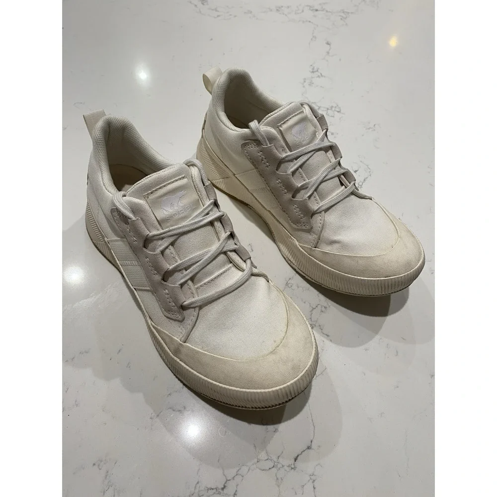 Sorel Women's Out N About III Low Waterproof Sneakers Sea‎ Salt / Chalk - Size 9